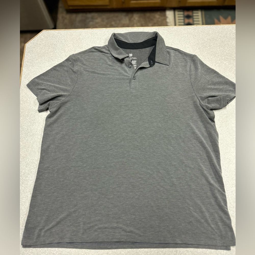 Men’s grey golf shirt